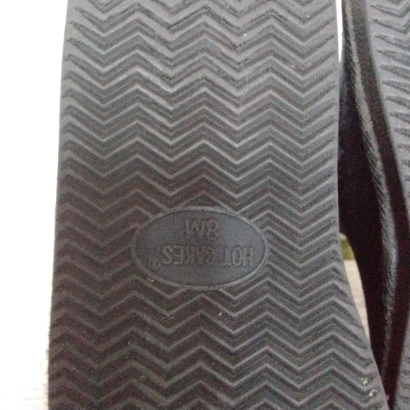 Hot Cakes Black Size 8 Winter Boots. Zip Backs Button Decor Pro Owned - Picture 6 of 10